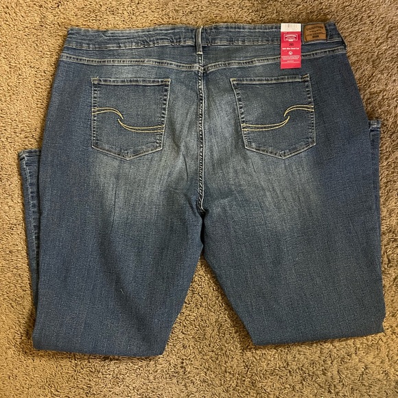 Levi Strauss Signature Woman’s Plus size 26 S jeans Midrise Bootcut - Picture 6 of 6